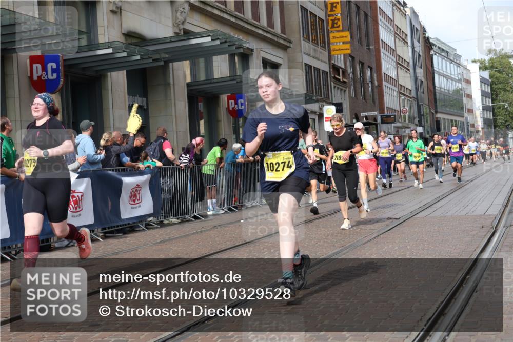 13.09.2026 - 21. swb-Marathon Bremen Strokosch-Dieckow http://msf.ph/oto/10329528 13.09.2026 11:02:19 Ziel 10190, 10296, 10633, 10783, 10945, 10954, 10985, 11096, 11107, 11137, 11261, 11508, 11526, 11554, 11662, 11701, 11719, 11776, 11890, 11945, 12071, 12154, 12169, 12252, 12429, 12451, 12489, 10153, 10154, 10173, 10257, 10273, 10274, 10278, 10331, 10338, 10439, 10473, 10500, 10617, 10636, 10738, 10803, 10885, 10915, 10924, 10943, 11249, 11436, 11505, 11576, 11811, 11853, 11886, 12016, 12042, 12094, 12134, 12135, 12145, 12360, 12437, 12506 meine-sportfotos.de