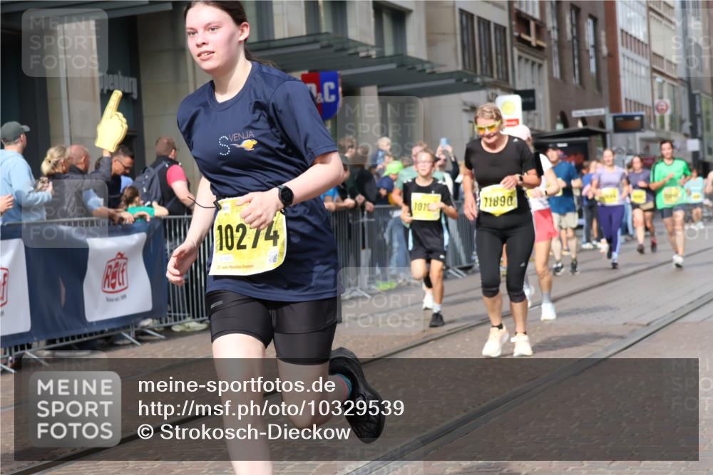 13.09.2026 - 21. swb-Marathon Bremen Strokosch-Dieckow http://msf.ph/oto/10329539 13.09.2026 11:02:19 Ziel 10190, 10296, 10633, 10783, 10945, 10954, 10985, 11096, 11107, 11137, 11261, 11508, 11526, 11554, 11662, 11701, 11719, 11776, 11890, 11945, 12071, 12154, 12169, 12252, 12429, 12451, 12489, 10153, 10154, 10173, 10257, 10273, 10274, 10278, 10331, 10338, 10439, 10473, 10500, 10617, 10636, 10738, 10803, 10885, 10915, 10924, 10943, 11249, 11436, 11505, 11576, 11811, 11853, 11886, 12016, 12042, 12094, 12134, 12135, 12145, 12360, 12437, 12506 meine-sportfotos.de