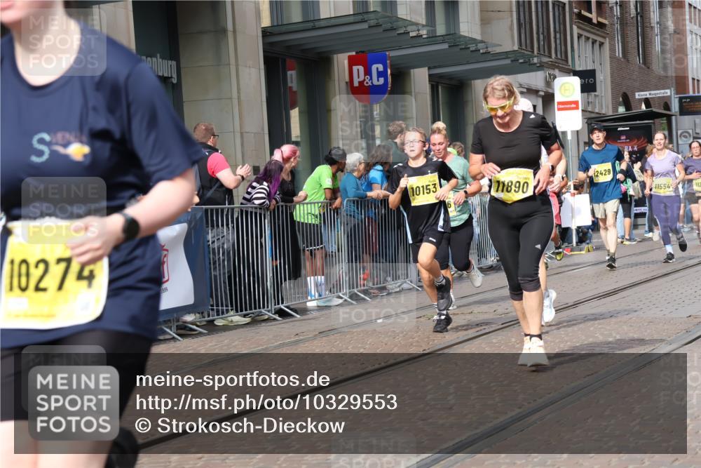 13.09.2026 - 21. swb-Marathon Bremen Strokosch-Dieckow http://msf.ph/oto/10329553 13.09.2026 11:02:19 Ziel 10190, 10296, 10633, 10783, 10945, 10954, 10985, 11096, 11107, 11137, 11261, 11508, 11526, 11554, 11662, 11701, 11719, 11776, 11890, 11945, 12071, 12154, 12169, 12252, 12429, 12451, 12489, 10153, 10154, 10173, 10257, 10273, 10274, 10278, 10331, 10338, 10439, 10473, 10500, 10617, 10636, 10738, 10803, 10885, 10915, 10924, 10943, 11249, 11436, 11505, 11576, 11811, 11853, 11886, 12016, 12042, 12094, 12134, 12135, 12145, 12360, 12437, 12506 meine-sportfotos.de