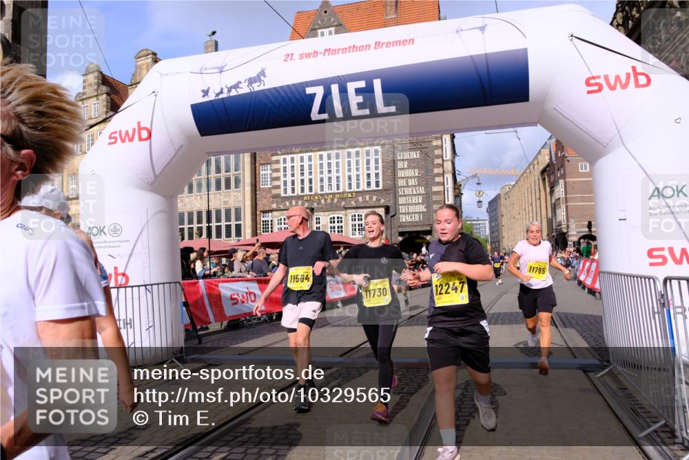 13.09.2026 - 21. swb-Marathon Bremen Tim E. http://msf.ph/oto/10329565 13.09.2026 11:03:07 Ziel 10190, 10296, 10633, 10731, 10783, 10945, 10954, 10955, 10985, 11096, 11107, 11313, 11564, 11697, 11701, 11719, 11730, 11776, 11785, 12071, 12154, 12247, 12448, 12451, 12465 meine-sportfotos.de