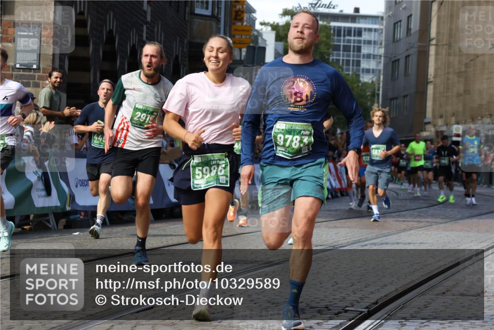 13.09.2026 - 21. swb-Marathon Bremen Strokosch-Dieckow http://msf.ph/oto/10329589 13.09.2026 13:14:19 Ziel 524, 670, 683, 1433, 1613, 1707, 1937, 2422, 2701, 2824, 3236, 5443, 5593, 5610, 6145, 6451, 7029, 7210, 7283, 7435, 7963, 8118, 8886, 9426, 9635, 10105, 376, 469, 1043, 1125, 1492, 1814, 3085, 3545, 3821, 4452, 4685, 5794, 5836, 6130, 6506, 7117, 7826, 8456, 9868 meine-sportfotos.de