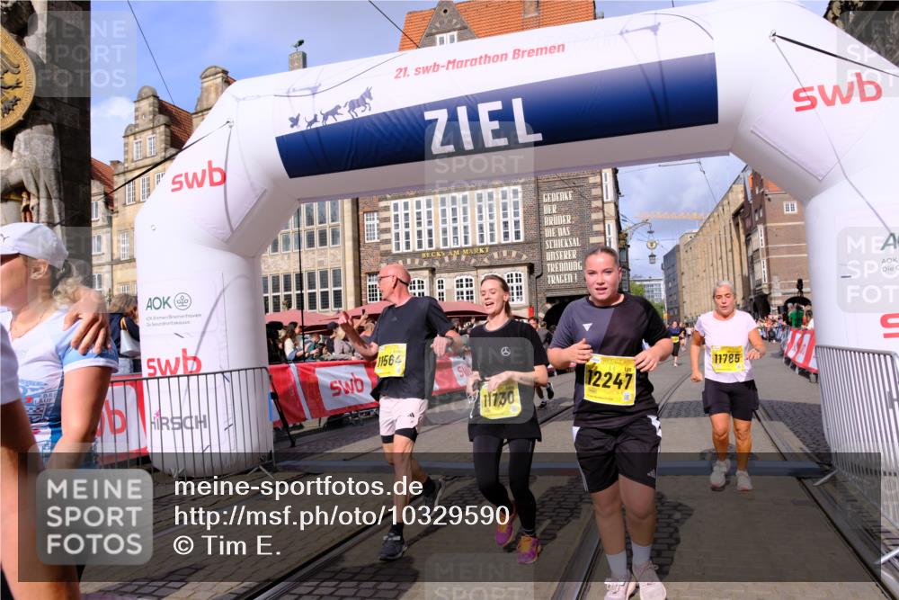 13.09.2026 - 21. swb-Marathon Bremen Tim E. http://msf.ph/oto/10329590 13.09.2026 11:03:08 Ziel 10190, 10296, 10633, 10731, 10783, 10945, 10954, 10955, 10985, 11096, 11107, 11313, 11564, 11697, 11701, 11719, 11730, 11776, 11785, 12071, 12154, 12247, 12448, 12451, 12465 meine-sportfotos.de