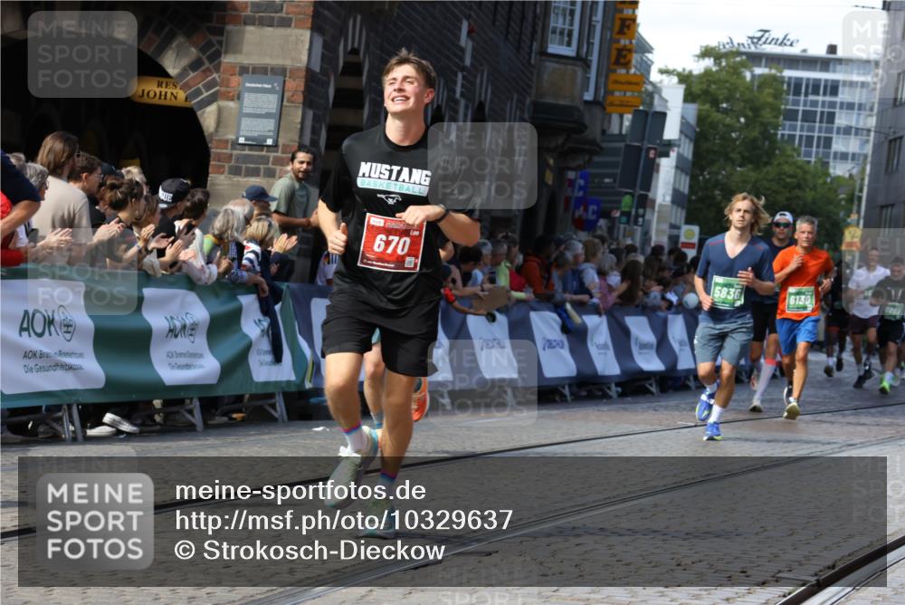 13.09.2026 - 21. swb-Marathon Bremen Strokosch-Dieckow http://msf.ph/oto/10329637 13.09.2026 13:14:21 Ziel 524, 670, 683, 1433, 1613, 1707, 2422, 2701, 2824, 3236, 5443, 5593, 5610, 6145, 7029, 7210, 7283, 7435, 7963, 8118, 8886, 9426, 9635, 10105, 199, 376, 469, 1043, 1125, 1492, 1814, 3085, 3821, 4685, 5239, 5794, 5836, 6130, 6506, 7117, 7826, 8366, 8456, 9868 meine-sportfotos.de