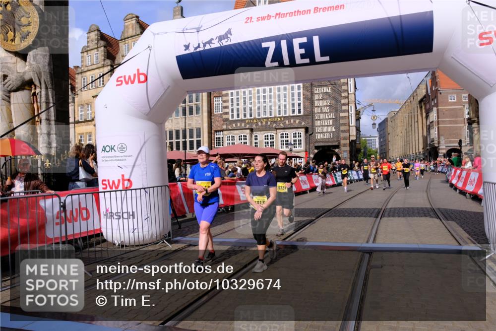 13.09.2026 - 21. swb-Marathon Bremen Tim E. http://msf.ph/oto/10329674 13.09.2026 11:03:15 Ziel 10185, 10296, 10633, 10715, 10731, 10783, 10954, 10955, 11095, 11107, 11313, 11564, 11697, 11719, 11730, 11785, 12071, 12247, 12421, 12432, 12448, 12465, 12483 meine-sportfotos.de