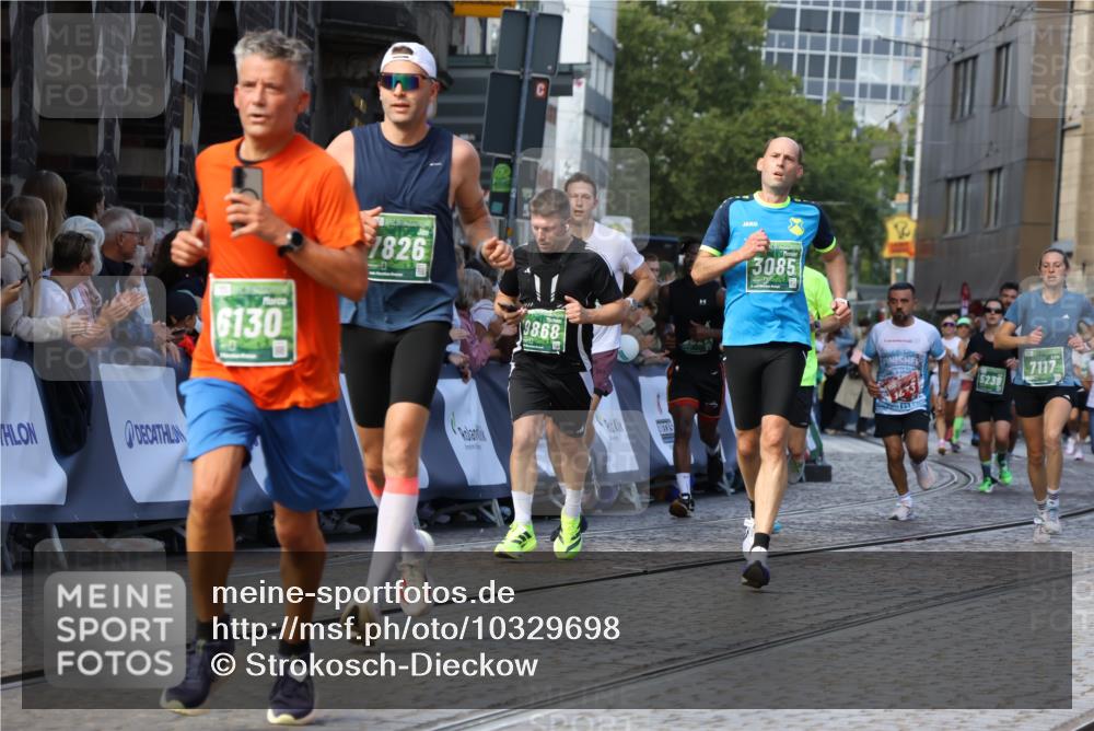 13.09.2026 - 21. swb-Marathon Bremen Strokosch-Dieckow http://msf.ph/oto/10329698 13.09.2026 13:14:24 Ziel 235, 670, 1433, 1613, 1998, 2084, 2701, 2824, 2922, 5593, 5610, 6145, 7029, 7435, 7963, 8118, 8886, 9426, 9635, 10105, 199, 376, 1043, 1125, 1492, 1814, 3085, 3821, 3834, 4685, 5239, 5794, 5836, 6130, 6506, 7117, 7782, 7826, 8366, 9242, 9868, 10016 meine-sportfotos.de