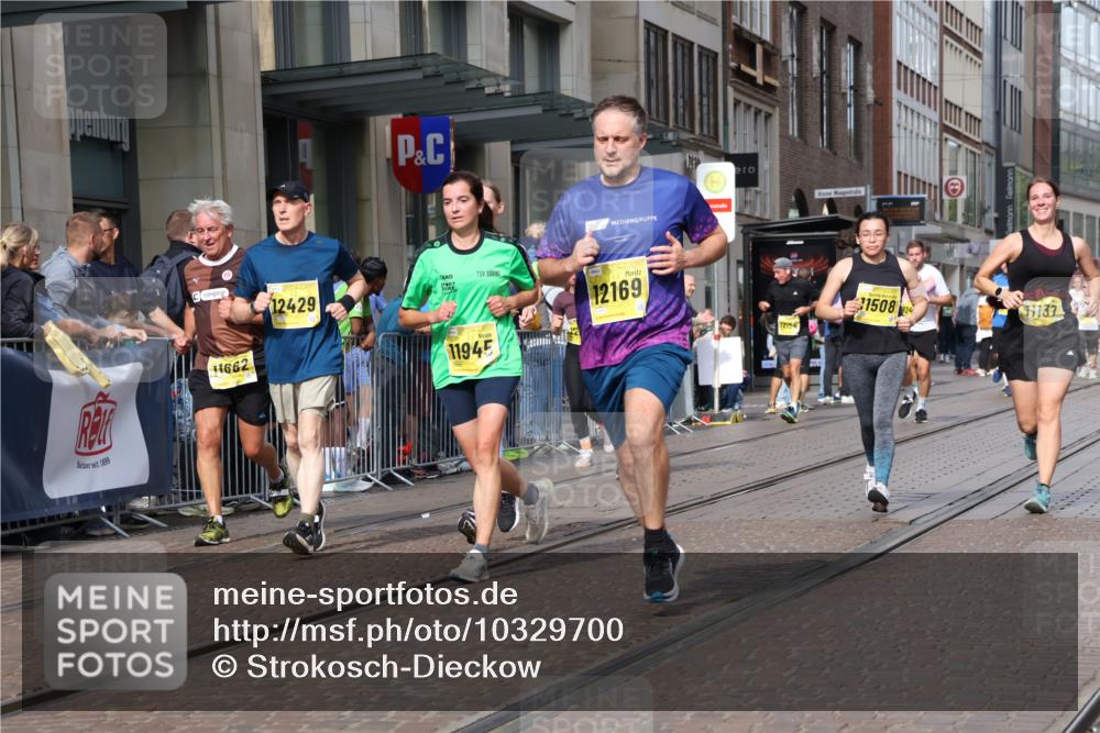13.09.2026 - 21. swb-Marathon Bremen Strokosch-Dieckow http://msf.ph/oto/10329700 13.09.2026 11:02:24 Ziel 10190, 10296, 10633, 10783, 10945, 10954, 10955, 10985, 11096, 11107, 11137, 11261, 11508, 11526, 11554, 11564, 11662, 11701, 11719, 11730, 11776, 11785, 11890, 11945, 12071, 12154, 12169, 12247, 12252, 12429, 12451, 12465, 12489, 10153, 10154, 10173, 10273, 10274, 10278, 10331, 10338, 10439, 10473, 10500, 10636, 10738, 10803, 10885, 10915, 10943, 11249, 11505, 11576, 11811, 11853, 11886, 12016, 12042, 12094, 12134, 12135, 12169, 12437 meine-sportfotos.de