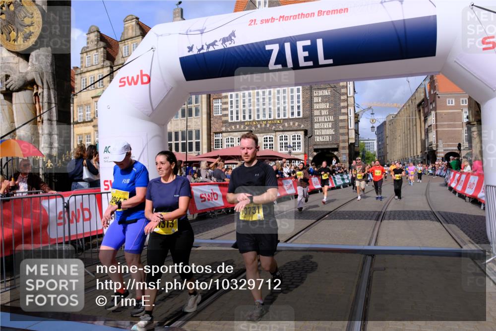 13.09.2026 - 21. swb-Marathon Bremen Tim E. http://msf.ph/oto/10329712 13.09.2026 11:03:16 Ziel 10185, 10296, 10528, 10598, 10633, 10715, 10731, 10954, 10955, 11095, 11107, 11313, 11564, 11697, 11719, 11730, 11785, 11836, 12071, 12214, 12247, 12421, 12432, 12448, 12465, 12483 meine-sportfotos.de