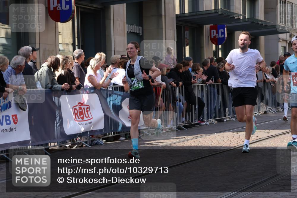 13.09.2026 - 21. swb-Marathon Bremen Strokosch-Dieckow http://msf.ph/oto/10329713 13.09.2026 13:21:48 Ziel 141, 148, 1209, 1601, 1645, 2051, 2499, 3021, 3338, 3652, 3774, 4581, 5193, 6621, 7625, 7917, 8438, 8452, 8574, 8924, 9599, 9839, 572, 1130, 1254, 2088, 2397, 2570, 2904, 3120, 3290, 3338, 3435, 3655, 3695, 3930, 3934, 4165, 4735, 5542, 6865, 6976, 7098, 7176, 8184, 8270, 8384, 8730, 8923, 8947, 9048, 9059, 9421, 10120, 13145 meine-sportfotos.de