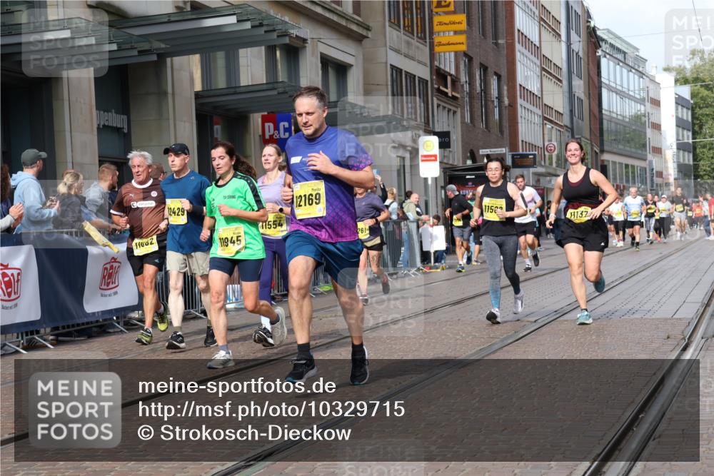 13.09.2026 - 21. swb-Marathon Bremen Strokosch-Dieckow http://msf.ph/oto/10329715 13.09.2026 11:02:24 Ziel 10190, 10296, 10633, 10783, 10945, 10954, 10955, 10985, 11096, 11107, 11137, 11261, 11508, 11526, 11554, 11564, 11662, 11701, 11719, 11730, 11776, 11785, 11890, 11945, 12071, 12154, 12169, 12247, 12252, 12429, 12451, 12465, 12489, 10153, 10154, 10173, 10273, 10274, 10278, 10331, 10338, 10439, 10473, 10500, 10636, 10738, 10803, 10885, 10915, 10943, 11249, 11505, 11576, 11811, 11853, 11886, 12016, 12042, 12094, 12134, 12135, 12169, 12437 meine-sportfotos.de