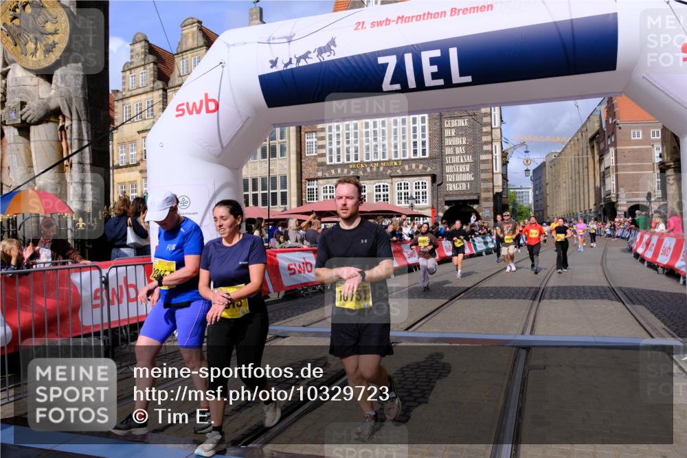 13.09.2026 - 21. swb-Marathon Bremen Tim E. http://msf.ph/oto/10329723 13.09.2026 11:03:16 Ziel 10185, 10296, 10528, 10598, 10633, 10715, 10731, 10954, 10955, 11095, 11107, 11313, 11564, 11697, 11719, 11730, 11785, 11836, 12071, 12214, 12247, 12421, 12432, 12448, 12465, 12483 meine-sportfotos.de