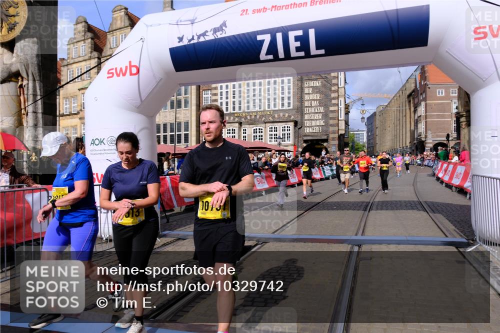 13.09.2026 - 21. swb-Marathon Bremen Tim E. http://msf.ph/oto/10329742 13.09.2026 11:03:17 Ziel 10185, 10528, 10598, 10715, 10727, 10731, 10954, 10955, 11070, 11095, 11107, 11313, 11564, 11676, 11697, 11730, 11785, 11836, 12071, 12214, 12247, 12421, 12432, 12448, 12465, 12483 meine-sportfotos.de