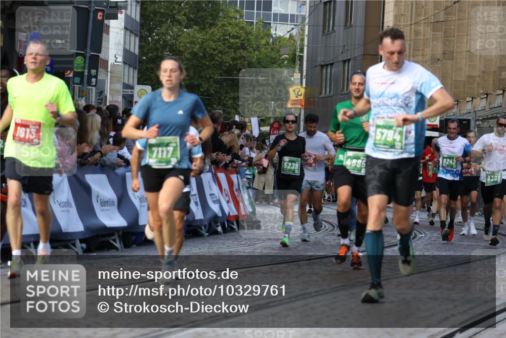 13.09.2026 - 21. swb-Marathon Bremen Strokosch-Dieckow http://msf.ph/oto/10329761 13.09.2026 13:14:27 Ziel 107, 235, 1433, 1542, 1613, 1998, 2043, 2084, 2701, 2824, 2922, 4728, 5593, 5610, 6145, 7029, 7435, 7591, 7963, 8118, 8886, 8919, 9426, 10105, 199, 376, 1043, 1492, 1814, 2251, 2971, 2997, 3012, 3085, 3821, 3834, 4586, 4685, 5239, 5794, 6506, 7117, 7782, 8366, 9242, 9868, 10016 meine-sportfotos.de