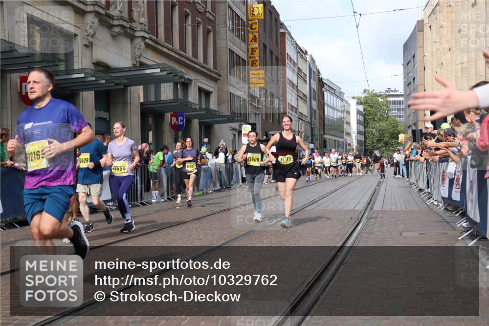 13.09.2026 - 21. swb-Marathon Bremen Strokosch-Dieckow http://msf.ph/oto/10329762 13.09.2026 11:02:25 Ziel 10190, 10296, 10633, 10783, 10945, 10954, 10955, 10985, 11096, 11107, 11137, 11261, 11508, 11526, 11554, 11564, 11662, 11701, 11719, 11730, 11776, 11785, 11890, 11945, 12071, 12154, 12247, 12252, 12429, 12451, 12465, 12489, 10153, 10154, 10173, 10273, 10274, 10278, 10331, 10338, 10439, 10473, 10636, 10738, 10885, 10915, 10943, 11137, 11249, 11505, 11576, 11811, 11853, 11886, 11890, 12042, 12094, 12134, 12135, 12169, 12437 meine-sportfotos.de