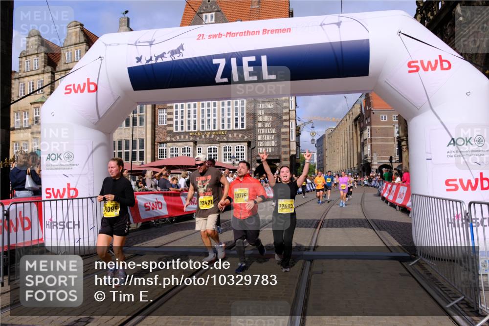 13.09.2026 - 21. swb-Marathon Bremen Tim E. http://msf.ph/oto/10329783 13.09.2026 11:03:20 Ziel 10185, 10195, 10528, 10531, 10598, 10715, 10727, 10731, 10959, 11070, 11095, 11313, 11493, 11676, 11697, 11785, 11836, 12214, 12421, 12432, 12448, 12465, 12483 meine-sportfotos.de