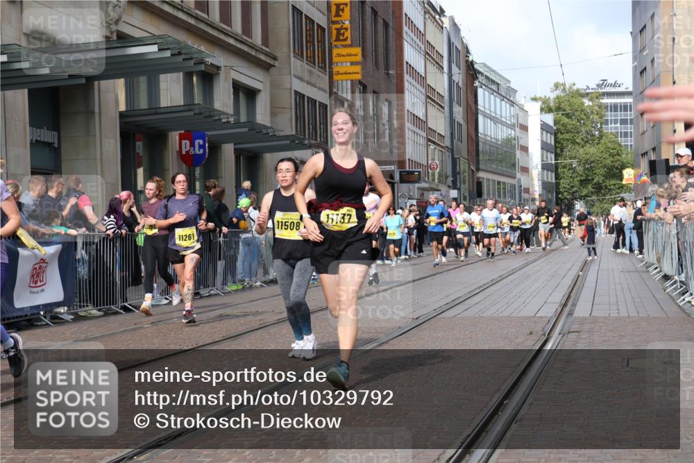 13.09.2026 - 21. swb-Marathon Bremen Strokosch-Dieckow http://msf.ph/oto/10329792 13.09.2026 11:02:26 Ziel 10190, 10296, 10633, 10783, 10945, 10954, 10955, 10985, 11096, 11107, 11261, 11508, 11526, 11554, 11564, 11662, 11701, 11719, 11730, 11776, 11785, 11945, 12071, 12154, 12247, 12252, 12429, 12451, 12465, 12489, 10153, 10154, 10173, 10273, 10274, 10278, 10331, 10338, 10439, 10473, 10636, 10738, 10885, 10915, 10943, 11137, 11249, 11505, 11526, 11576, 11811, 11853, 11886, 11890, 12042, 12094, 12134, 12135, 12169, 12437 meine-sportfotos.de