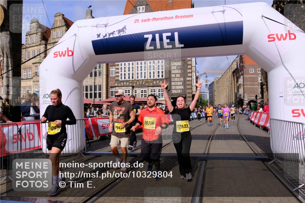 13.09.2026 - 21. swb-Marathon Bremen Tim E. http://msf.ph/oto/10329804 13.09.2026 11:03:20 Ziel 10185, 10195, 10528, 10531, 10598, 10715, 10727, 10731, 10959, 11070, 11095, 11313, 11493, 11676, 11697, 11785, 11836, 12214, 12421, 12432, 12448, 12465, 12483 meine-sportfotos.de