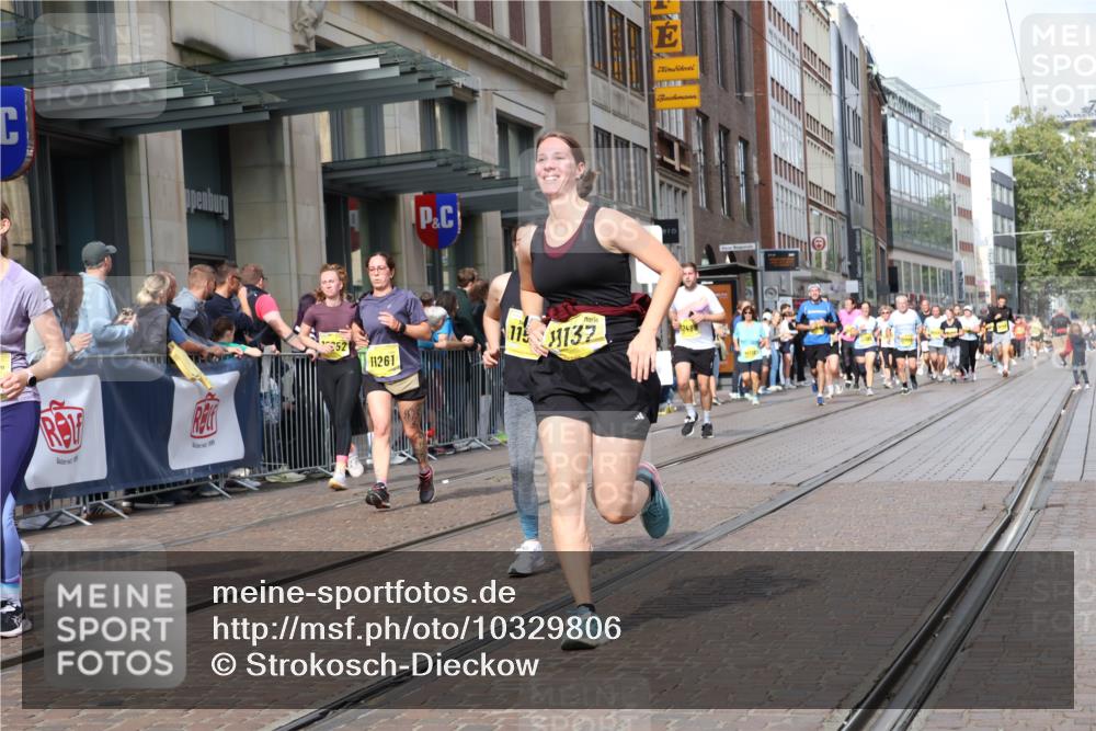 13.09.2026 - 21. swb-Marathon Bremen Strokosch-Dieckow http://msf.ph/oto/10329806 13.09.2026 11:02:26 Ziel 10190, 10296, 10633, 10783, 10945, 10954, 10955, 10985, 11096, 11107, 11261, 11508, 11526, 11554, 11564, 11662, 11701, 11719, 11730, 11776, 11785, 11945, 12071, 12154, 12247, 12252, 12429, 12451, 12465, 12489, 10153, 10154, 10173, 10273, 10274, 10278, 10331, 10338, 10439, 10473, 10636, 10738, 10885, 10915, 10943, 11137, 11249, 11505, 11526, 11576, 11811, 11853, 11886, 11890, 12042, 12094, 12134, 12135, 12169, 12437 meine-sportfotos.de