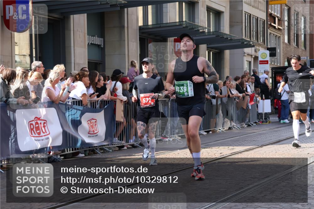 13.09.2026 - 21. swb-Marathon Bremen Strokosch-Dieckow http://msf.ph/oto/10329812 13.09.2026 13:21:51 Ziel 141, 148, 1601, 1645, 2051, 2499, 3021, 3652, 4204, 4211, 5193, 6621, 7625, 7917, 8447, 8452, 8574, 8924, 9599, 9668, 9839, 572, 1130, 1209, 1254, 2088, 2397, 2570, 3290, 3338, 3435, 3655, 3695, 3774, 3930, 3934, 4581, 4735, 5542, 6865, 6976, 7098, 7176, 8270, 8384, 8438, 8947, 9048, 9059, 9421, 10120, 13145 meine-sportfotos.de
