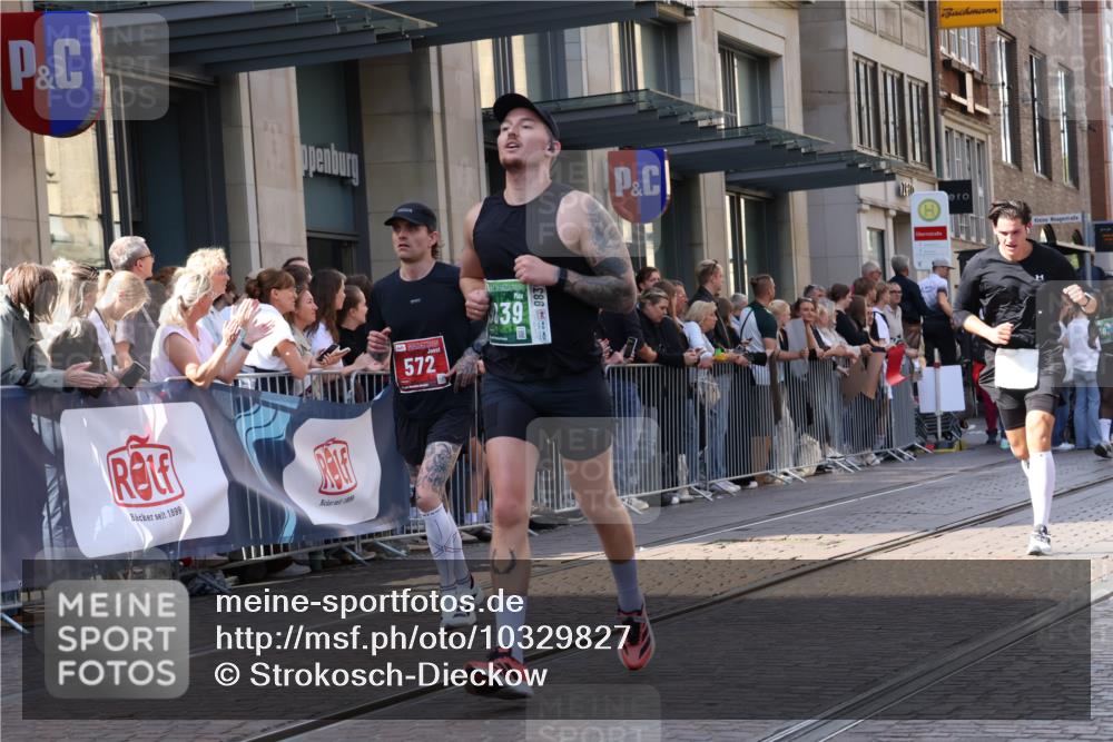 13.09.2026 - 21. swb-Marathon Bremen Strokosch-Dieckow http://msf.ph/oto/10329827 13.09.2026 13:21:52 Ziel 141, 148, 1601, 1645, 2051, 2499, 3021, 3652, 4204, 4211, 5193, 6621, 7625, 7917, 8447, 8452, 8574, 8924, 9599, 9668, 9839, 572, 1130, 1209, 1254, 2088, 2397, 2570, 3290, 3338, 3435, 3655, 3695, 3774, 3930, 3934, 4581, 4735, 5542, 6865, 6976, 7098, 7176, 8270, 8384, 8438, 8947, 9048, 9059, 9421, 10120, 13145 meine-sportfotos.de