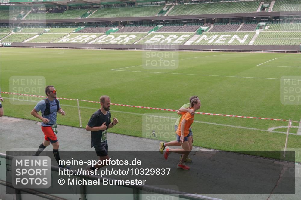 13.09.2026 - 21. swb-Marathon Bremen Michael Burmester http://msf.ph/oto/10329837 13.09.2026 13:00:46 Laufen im Stadion 135, 232, 242, 260, 282, 318, 342, 440, 651, 687, 745, 930, 1067, 1080, 1166, 1209, 1368, 1448, 1493, 1494, 1582, 1650, 1861, 1896, 1935, 1963, 2088, 2289, 2293, 2306, 2322, 2370, 2409, 2427, 2481, 2485, 2490, 2491, 2517, 2560, 2561, 2570, 2627, 2658, 2686, 2700, 2708, 2781, 2806, 2899, 2906, 2914, 2953, 2961, 2967, 3015, 3076, 3105, 3124, 3145, 3168, 3173, 3273, 3354, 3372, 3374, 3375, 3385, 3480, 3524, 3526, 3642, 3652, 3729, 3774, 3855, 3856, 3861, 3930 meine-sportfotos.de
