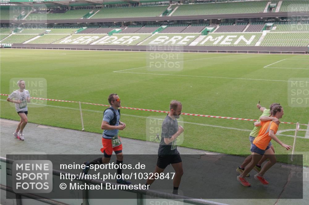 13.09.2026 - 21. swb-Marathon Bremen Michael Burmester http://msf.ph/oto/10329847 13.09.2026 13:00:46 Laufen im Stadion 135, 232, 242, 260, 282, 318, 342, 440, 651, 687, 745, 930, 1067, 1080, 1166, 1209, 1368, 1448, 1493, 1494, 1582, 1650, 1861, 1896, 1935, 1963, 2088, 2289, 2293, 2306, 2322, 2370, 2409, 2427, 2481, 2485, 2490, 2491, 2517, 2560, 2561, 2570, 2627, 2658, 2686, 2700, 2708, 2781, 2806, 2899, 2906, 2914, 2953, 2961, 2967, 3015, 3076, 3105, 3124, 3145, 3168, 3173, 3273, 3354, 3372, 3374, 3375, 3385, 3480, 3524, 3526, 3642, 3652, 3729, 3774, 3855, 3856, 3861, 3930 meine-sportfotos.de