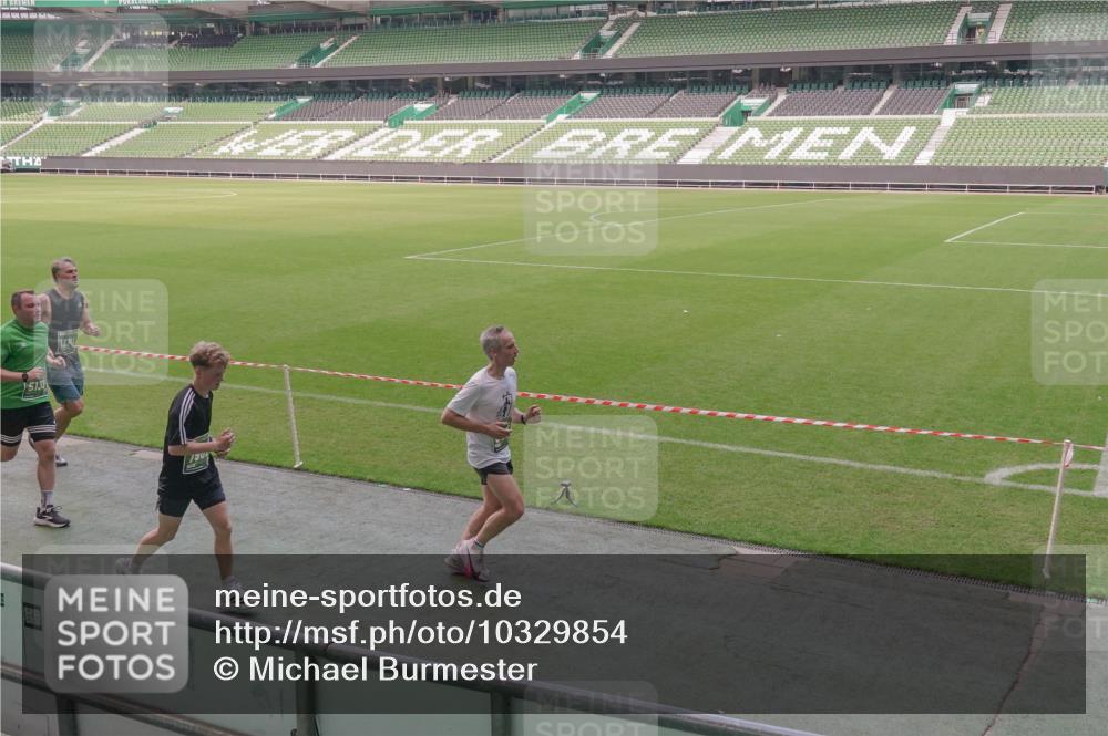 13.09.2026 - 21. swb-Marathon Bremen Michael Burmester http://msf.ph/oto/10329854 13.09.2026 13:00:48 Laufen im Stadion 135, 232, 242, 260, 282, 318, 342, 440, 651, 687, 745, 930, 1067, 1080, 1166, 1209, 1368, 1448, 1493, 1494, 1582, 1650, 1861, 1896, 1935, 1963, 2088, 2289, 2293, 2306, 2322, 2370, 2409, 2427, 2481, 2485, 2490, 2491, 2517, 2560, 2561, 2570, 2627, 2658, 2686, 2700, 2708, 2781, 2806, 2899, 2906, 2914, 2953, 2961, 2967, 3015, 3076, 3105, 3124, 3145, 3168, 3173, 3273, 3354, 3372, 3374, 3375, 3385, 3480, 3524, 3526, 3642, 3652, 3729, 3774, 3855, 3856, 3861, 3930 meine-sportfotos.de