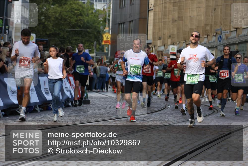 13.09.2026 - 21. swb-Marathon Bremen Strokosch-Dieckow http://msf.ph/oto/10329867 13.09.2026 13:14:31 Ziel 107, 235, 1433, 1542, 1613, 1998, 2043, 2084, 2203, 2701, 2824, 2913, 2922, 3545, 4728, 5593, 5610, 5986, 6145, 7029, 7435, 7591, 7659, 7963, 8118, 8886, 8919, 9783, 10105, 199, 615, 616, 1455, 2251, 2847, 2971, 2997, 3012, 3175, 3821, 3834, 4097, 4246, 4586, 4685, 5239, 5962, 7251, 7782, 8366, 9242, 10016 meine-sportfotos.de