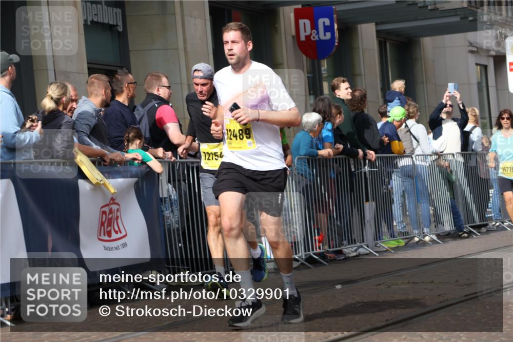 13.09.2026 - 21. swb-Marathon Bremen Strokosch-Dieckow http://msf.ph/oto/10329901 13.09.2026 11:02:29 Ziel 10190, 10296, 10633, 10731, 10783, 10945, 10954, 10955, 10985, 11096, 11107, 11261, 11313, 11564, 11662, 11697, 11701, 11719, 11730, 11776, 11785, 11945, 12071, 12154, 12247, 12429, 12448, 12451, 12465, 10153, 10154, 10173, 10273, 10274, 10278, 10331, 10338, 10439, 10636, 10738, 10885, 10915, 10943, 11137, 11249, 11505, 11508, 11526, 11554, 11576, 11811, 11853, 11886, 11890, 11945, 12042, 12094, 12134, 12135, 12169, 12252, 12437, 12489 meine-sportfotos.de