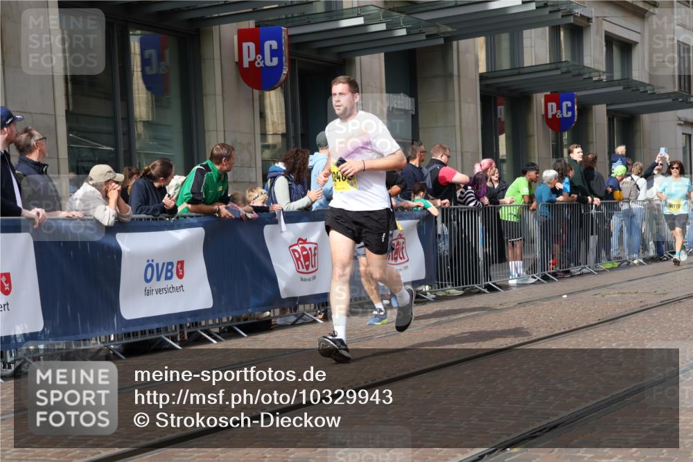 13.09.2026 - 21. swb-Marathon Bremen Strokosch-Dieckow http://msf.ph/oto/10329943 13.09.2026 11:02:30 Ziel 10190, 10296, 10633, 10731, 10783, 10945, 10954, 10955, 10985, 11096, 11107, 11261, 11313, 11564, 11662, 11697, 11701, 11719, 11730, 11776, 11785, 12071, 12154, 12247, 12429, 12448, 12451, 12465, 10153, 10154, 10173, 10273, 10274, 10278, 10331, 10338, 10439, 10636, 10738, 10885, 10915, 10943, 11137, 11249, 11505, 11508, 11526, 11554, 11576, 11811, 11853, 11886, 11890, 11945, 12042, 12094, 12134, 12135, 12169, 12252, 12437, 12489 meine-sportfotos.de