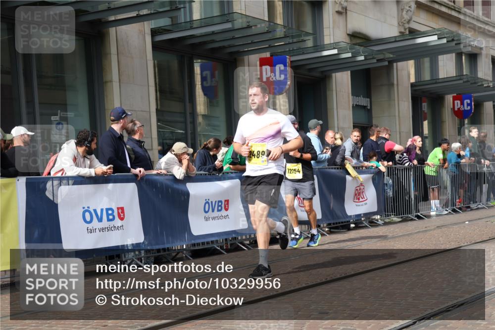 13.09.2026 - 21. swb-Marathon Bremen Strokosch-Dieckow http://msf.ph/oto/10329956 13.09.2026 11:02:31 Ziel 10190, 10296, 10633, 10731, 10783, 10945, 10954, 10955, 10985, 11096, 11107, 11261, 11313, 11564, 11662, 11697, 11701, 11719, 11730, 11776, 11785, 12071, 12154, 12247, 12429, 12448, 12451, 12465, 10153, 10154, 10173, 10273, 10274, 10278, 10331, 10338, 10439, 10636, 10738, 10885, 10915, 10943, 11137, 11249, 11505, 11508, 11526, 11554, 11576, 11853, 11886, 11890, 11945, 12042, 12094, 12134, 12135, 12169, 12252, 12489 meine-sportfotos.de