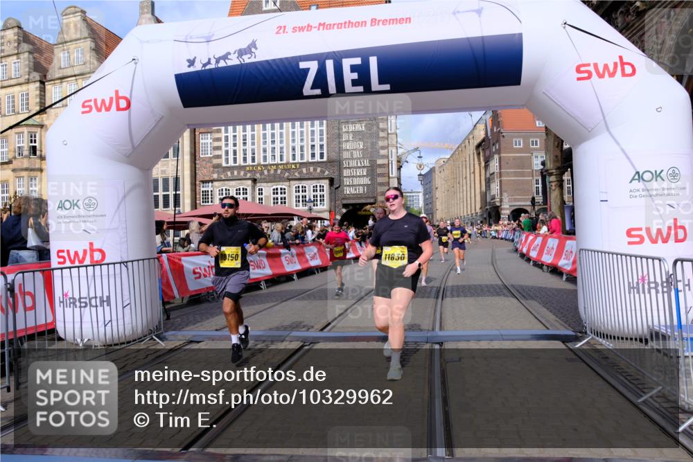 13.09.2026 - 21. swb-Marathon Bremen Tim E. http://msf.ph/oto/10329962 13.09.2026 11:03:32 Ziel 10092, 10150, 10195, 10237, 10309, 10528, 10531, 10598, 10715, 10724, 10727, 10904, 10959, 11070, 11493, 11676, 11830, 11836, 12068, 12184, 12185, 12214, 12421, 12432, 12483, 12611 meine-sportfotos.de