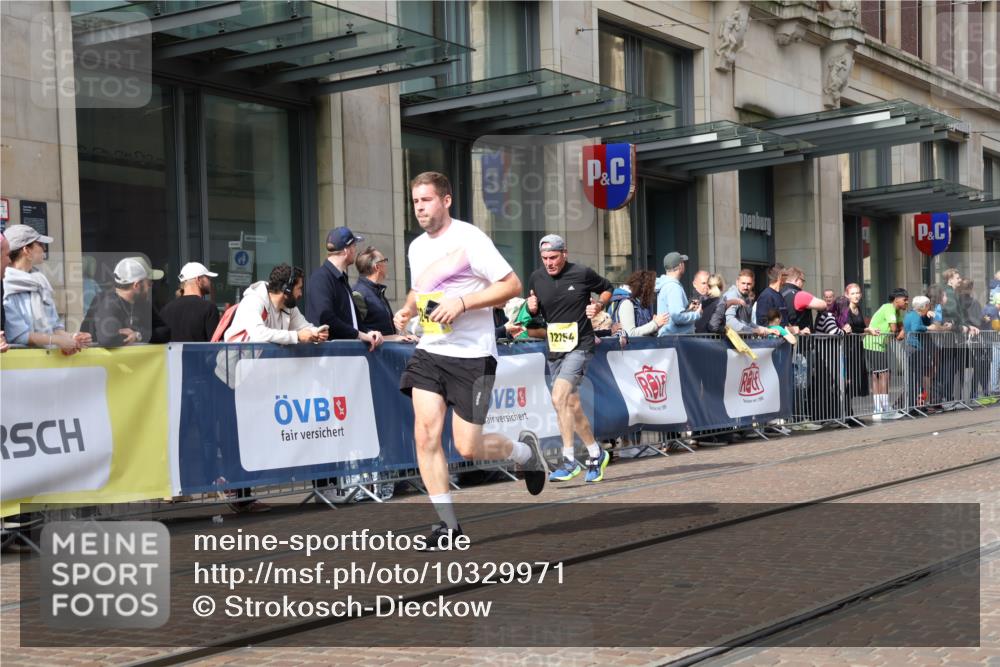 13.09.2026 - 21. swb-Marathon Bremen Strokosch-Dieckow http://msf.ph/oto/10329971 13.09.2026 11:02:31 Ziel 10190, 10296, 10633, 10731, 10783, 10945, 10954, 10955, 10985, 11096, 11107, 11261, 11313, 11564, 11662, 11697, 11701, 11719, 11730, 11776, 11785, 12071, 12154, 12247, 12429, 12448, 12451, 12465, 10153, 10154, 10173, 10273, 10274, 10278, 10331, 10338, 10439, 10636, 10738, 10885, 10915, 10943, 11137, 11249, 11505, 11508, 11526, 11554, 11576, 11853, 11886, 11890, 11945, 12042, 12094, 12134, 12135, 12169, 12252, 12489 meine-sportfotos.de