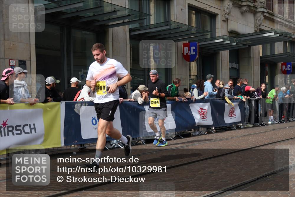 13.09.2026 - 21. swb-Marathon Bremen Strokosch-Dieckow http://msf.ph/oto/10329981 13.09.2026 11:02:31 Ziel 10190, 10296, 10633, 10731, 10783, 10945, 10954, 10955, 10985, 11096, 11107, 11261, 11313, 11564, 11662, 11697, 11701, 11719, 11730, 11776, 11785, 12071, 12154, 12247, 12429, 12448, 12451, 12465, 10153, 10154, 10173, 10273, 10274, 10278, 10331, 10338, 10439, 10636, 10738, 10885, 10915, 10943, 11137, 11249, 11505, 11508, 11526, 11554, 11576, 11853, 11886, 11890, 11945, 12042, 12094, 12134, 12135, 12169, 12252, 12489 meine-sportfotos.de