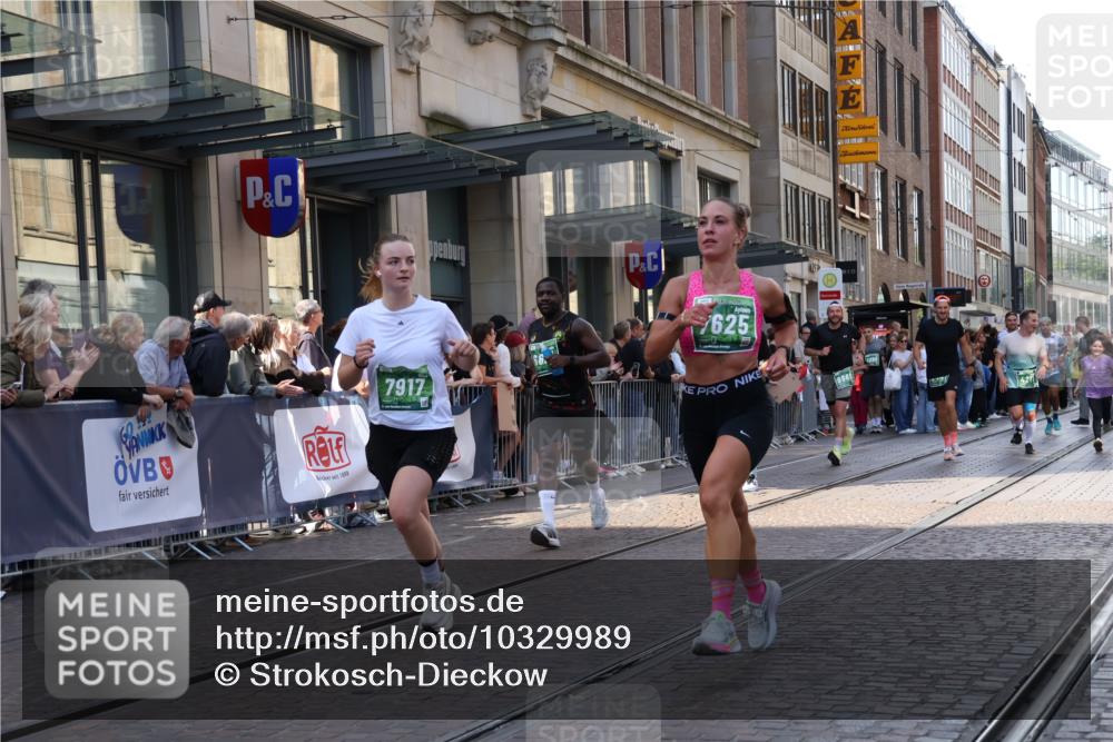 13.09.2026 - 21. swb-Marathon Bremen Strokosch-Dieckow http://msf.ph/oto/10329989 13.09.2026 13:21:57 Ziel 148, 1601, 1645, 2499, 3021, 3652, 3855, 4204, 4211, 6621, 7625, 7917, 8447, 8452, 8574, 8924, 9668, 9839, 141, 572, 1209, 1254, 2051, 2088, 2397, 2570, 3290, 3338, 3695, 3774, 3930, 3934, 4581, 4735, 5193, 6865, 6976, 7098, 7176, 8438, 8924, 8947, 9059, 9421, 9599, 10120 meine-sportfotos.de
