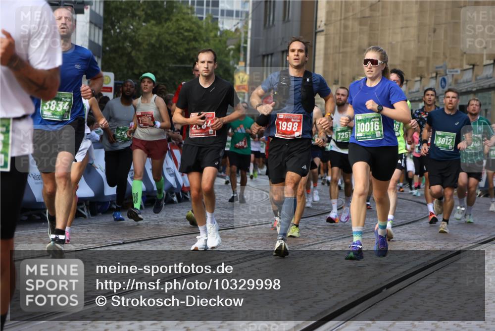 13.09.2026 - 21. swb-Marathon Bremen Strokosch-Dieckow http://msf.ph/oto/10329998 13.09.2026 13:14:36 Ziel 107, 235, 469, 1542, 1998, 2043, 2084, 2203, 2913, 2922, 3545, 4452, 4728, 5836, 5986, 6145, 7029, 7591, 7659, 7963, 8456, 8886, 8919, 9783, 615, 616, 889, 1455, 1748, 2251, 2847, 2971, 2997, 3012, 3057, 3175, 3206, 3834, 4097, 4226, 4246, 4569, 4586, 5315, 5649, 5962, 6472, 7251, 7782, 8409, 9242, 10016 meine-sportfotos.de
