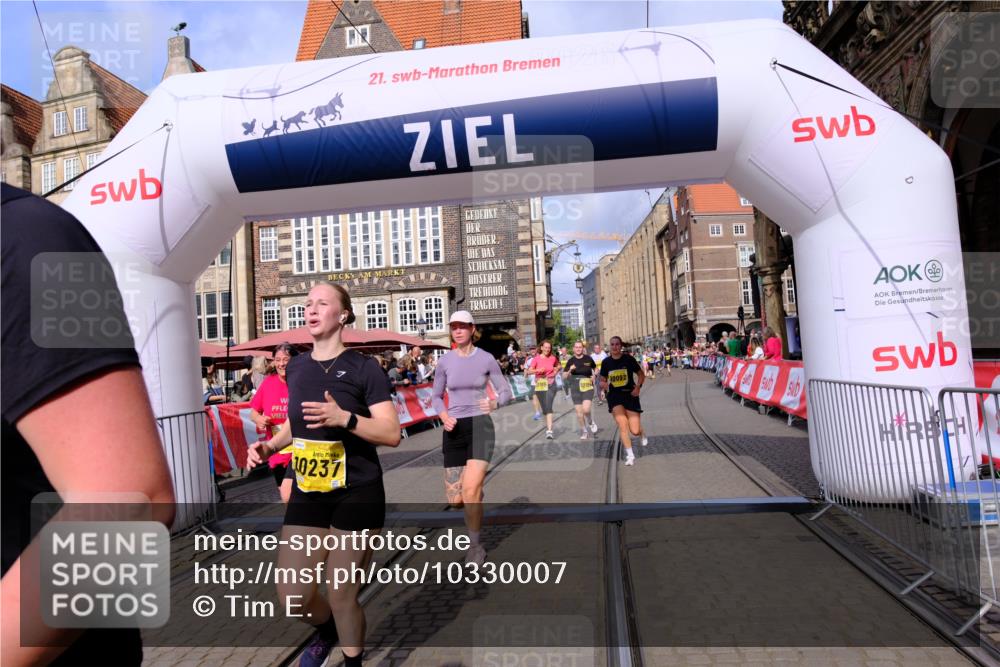 13.09.2026 - 21. swb-Marathon Bremen Tim E. http://msf.ph/oto/10330007 13.09.2026 11:03:35 Ziel 10092, 10150, 10187, 10195, 10237, 10309, 10528, 10531, 10598, 10724, 10727, 10904, 10959, 11070, 11493, 11598, 11676, 11773, 11830, 11836, 12068, 12184, 12185, 12214, 12611 meine-sportfotos.de
