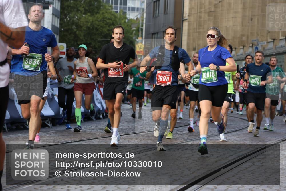 13.09.2026 - 21. swb-Marathon Bremen Strokosch-Dieckow http://msf.ph/oto/10330010 13.09.2026 13:14:36 Ziel 107, 235, 469, 1542, 1998, 2043, 2084, 2203, 2913, 2922, 3545, 4452, 4728, 5836, 5986, 6145, 7029, 7591, 7659, 7963, 8456, 8886, 8919, 9783, 615, 616, 889, 1455, 1748, 2251, 2847, 2971, 2997, 3012, 3057, 3175, 3206, 3834, 4097, 4226, 4246, 4569, 4586, 5315, 5649, 5962, 6472, 7251, 7782, 8409, 9242, 10016 meine-sportfotos.de