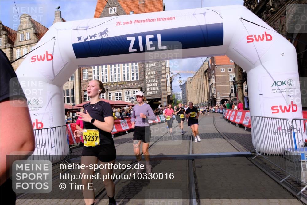 13.09.2026 - 21. swb-Marathon Bremen Tim E. http://msf.ph/oto/10330016 13.09.2026 11:03:35 Ziel 10092, 10150, 10187, 10195, 10237, 10309, 10528, 10531, 10598, 10724, 10727, 10904, 10959, 11070, 11493, 11598, 11676, 11773, 11830, 11836, 12068, 12184, 12185, 12214, 12611 meine-sportfotos.de