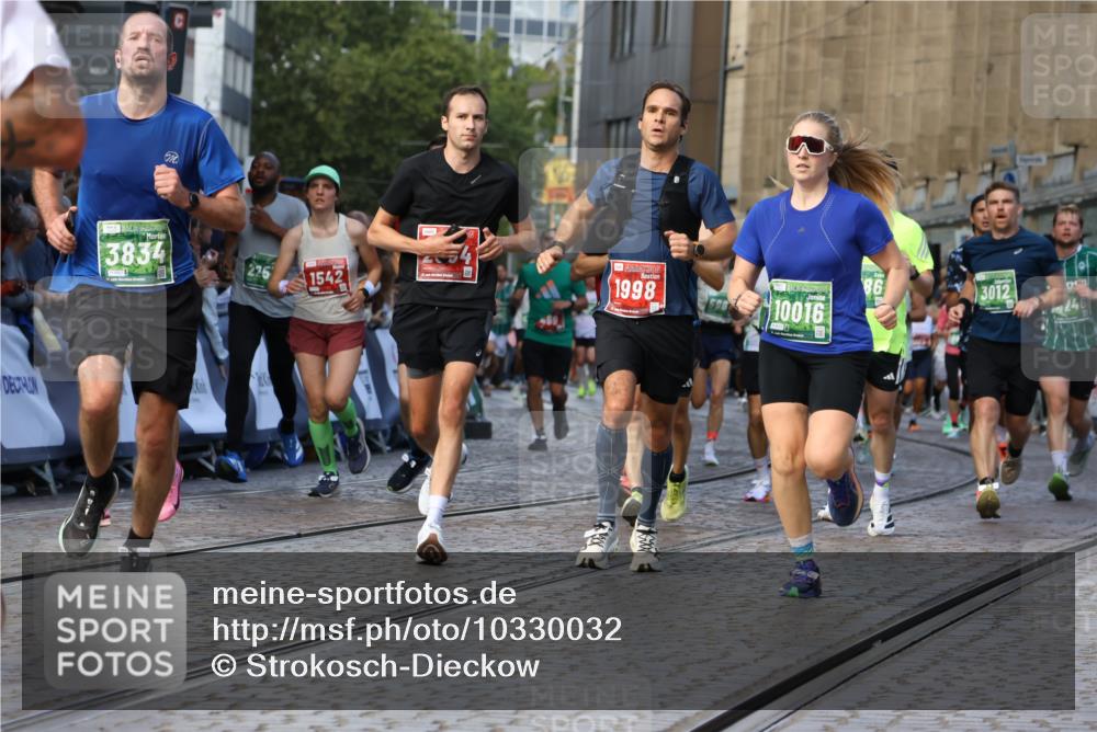 13.09.2026 - 21. swb-Marathon Bremen Strokosch-Dieckow http://msf.ph/oto/10330032 13.09.2026 13:14:36 Ziel 107, 235, 469, 1542, 1998, 2043, 2084, 2203, 2913, 2922, 3545, 4452, 4728, 5836, 5986, 6145, 7029, 7591, 7659, 7963, 8456, 8886, 8919, 9783, 615, 616, 889, 1455, 1748, 2251, 2847, 2971, 2997, 3012, 3057, 3175, 3206, 3834, 4097, 4226, 4246, 4569, 4586, 5315, 5649, 5962, 6472, 7251, 7782, 8409, 9242, 10016 meine-sportfotos.de