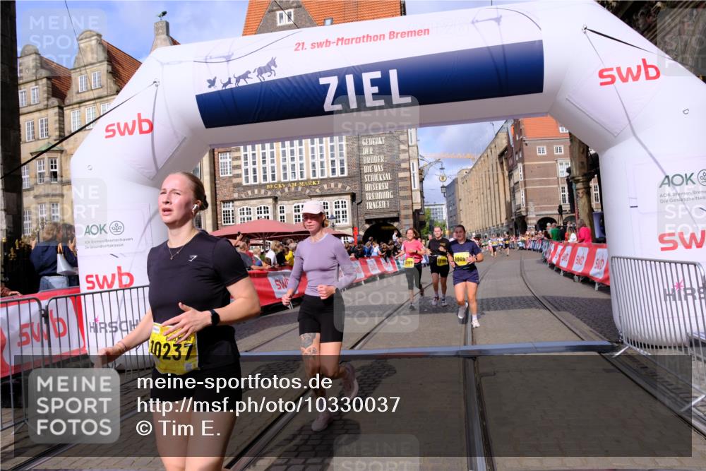 13.09.2026 - 21. swb-Marathon Bremen Tim E. http://msf.ph/oto/10330037 13.09.2026 11:03:35 Ziel 10092, 10150, 10187, 10195, 10237, 10309, 10528, 10531, 10598, 10724, 10727, 10904, 10959, 11070, 11493, 11598, 11676, 11773, 11830, 11836, 12068, 12184, 12185, 12214, 12611 meine-sportfotos.de