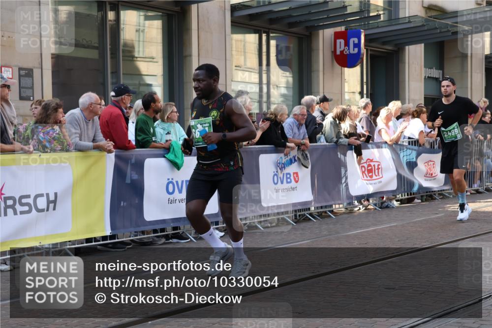 13.09.2026 - 21. swb-Marathon Bremen Strokosch-Dieckow http://msf.ph/oto/10330054 13.09.2026 13:21:59 Ziel 1601, 1645, 1933, 2499, 3021, 3652, 3855, 4204, 4211, 6621, 7625, 7917, 8447, 8574, 9668, 9839, 141, 148, 572, 1209, 1254, 2051, 2088, 2397, 3290, 3338, 3695, 3774, 3934, 4581, 4735, 5193, 6865, 6976, 7098, 8438, 8452, 8924, 8947, 9059, 9421, 9599, 10120 meine-sportfotos.de
