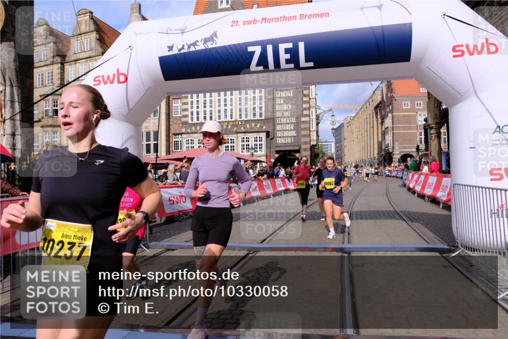 13.09.2026 - 21. swb-Marathon Bremen Tim E. http://msf.ph/oto/10330058 13.09.2026 11:03:35 Ziel 10092, 10150, 10187, 10195, 10237, 10309, 10528, 10531, 10598, 10724, 10727, 10904, 10959, 11070, 11493, 11598, 11676, 11773, 11830, 11836, 12068, 12184, 12185, 12214, 12611 meine-sportfotos.de