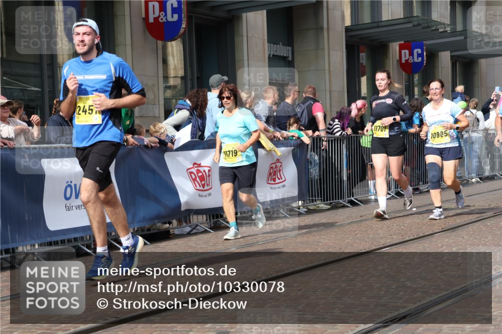 13.09.2026 - 21. swb-Marathon Bremen Strokosch-Dieckow http://msf.ph/oto/10330078 13.09.2026 11:02:35 Ziel 10185, 10190, 10296, 10633, 10715, 10731, 10783, 10945, 10954, 10955, 10985, 11095, 11096, 11107, 11313, 11564, 11697, 11701, 11719, 11730, 11776, 11785, 12071, 12154, 12247, 12421, 12432, 12448, 12451, 12465, 12483, 10153, 10154, 10173, 10273, 10274, 10278, 10331, 10338, 10738, 10885, 10915, 10943, 11137, 11261, 11505, 11508, 11526, 11554, 11662, 11853, 11886, 11890, 11945, 12154, 12169, 12252, 12429, 12489 meine-sportfotos.de