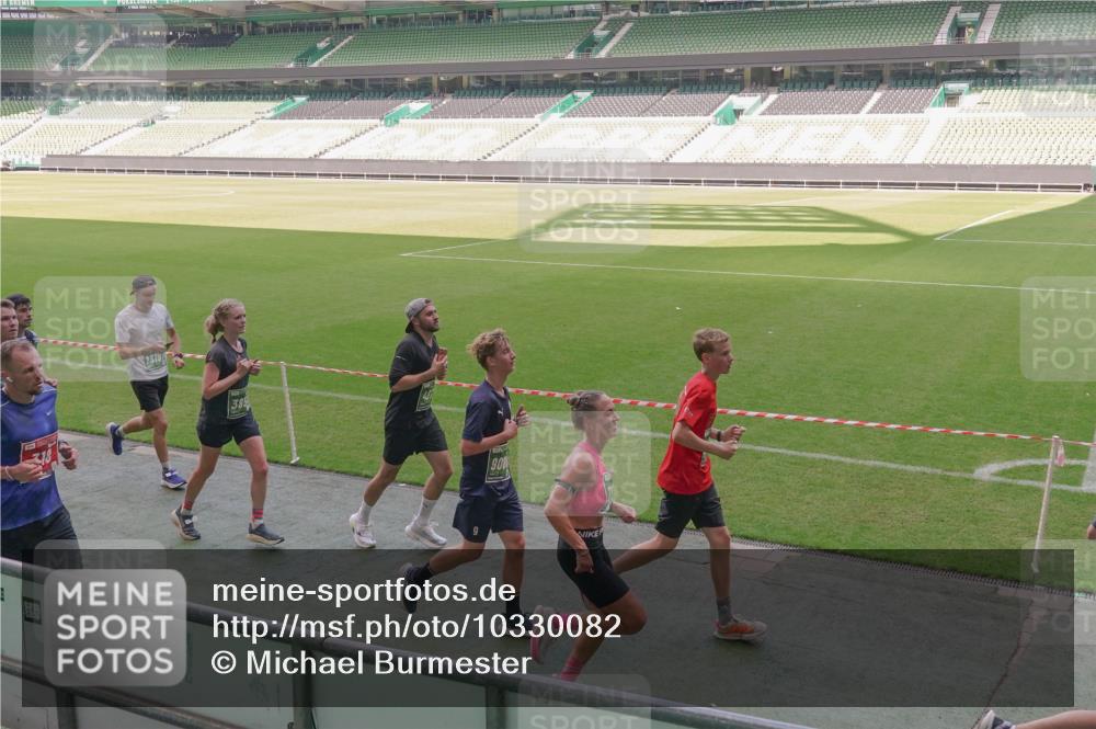 13.09.2026 - 21. swb-Marathon Bremen Michael Burmester http://msf.ph/oto/10330082 13.09.2026 13:01:14 Laufen im Stadion 135, 150, 242, 260, 282, 318, 342, 440, 531, 651, 687, 930, 946, 1006, 1067, 1209, 1368, 1436, 1448, 1493, 1494, 1582, 1650, 1861, 1896, 1935, 1963, 2033, 2047, 2062, 2088, 2293, 2306, 2322, 2370, 2409, 2427, 2485, 2490, 2491, 2517, 2560, 2561, 2627, 2638, 2658, 2686, 2700, 2708, 2781, 2906, 2914, 2967, 2987, 3076, 3105, 3145, 3168, 3173, 3273, 3334, 3354, 3372, 3374, 3375, 3385, 3392, 3480, 3524, 3526, 3527, 3642, 3667, 3729, 3774, 3806, 3855, 3856, 3861, 3930 meine-sportfotos.de