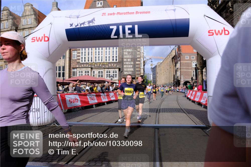 13.09.2026 - 21. swb-Marathon Bremen Tim E. http://msf.ph/oto/10330098 13.09.2026 11:03:36 Ziel 10092, 10150, 10187, 10195, 10237, 10309, 10528, 10531, 10598, 10724, 10727, 10904, 10959, 11070, 11493, 11598, 11676, 11773, 11830, 11836, 12068, 12184, 12185, 12214, 12611 meine-sportfotos.de