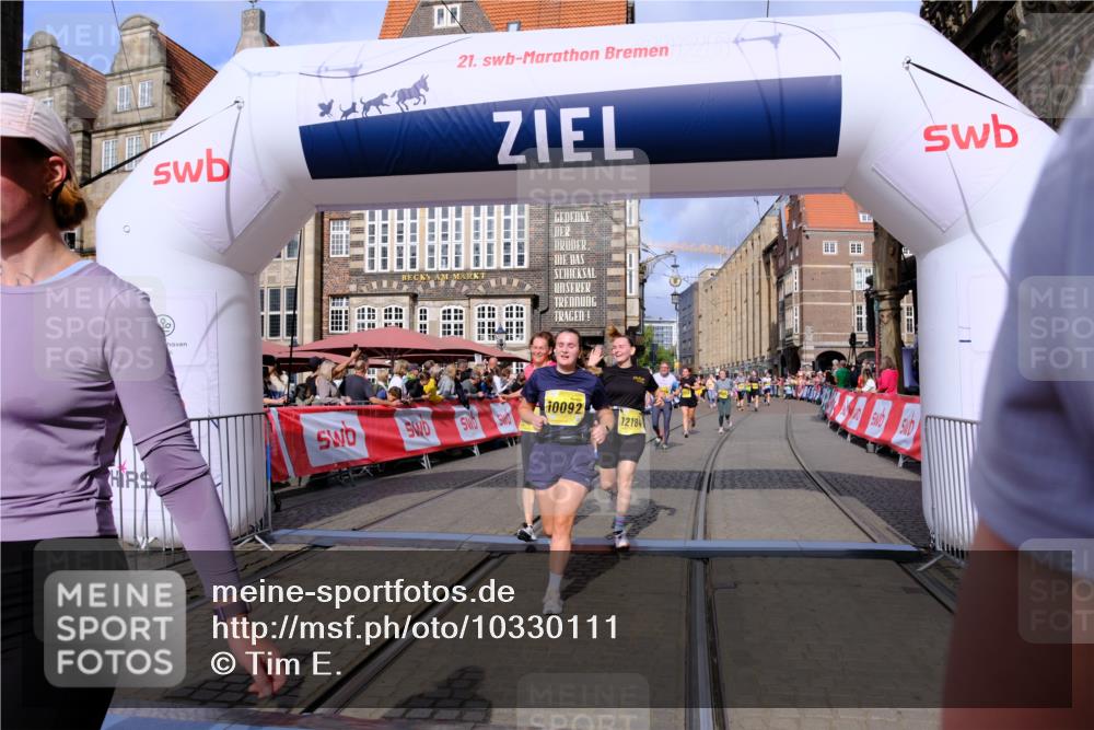 13.09.2026 - 21. swb-Marathon Bremen Tim E. http://msf.ph/oto/10330111 13.09.2026 11:03:36 Ziel 10092, 10150, 10187, 10195, 10237, 10309, 10528, 10531, 10598, 10724, 10727, 10904, 10959, 11070, 11493, 11598, 11676, 11773, 11830, 11836, 12068, 12184, 12185, 12214, 12611 meine-sportfotos.de