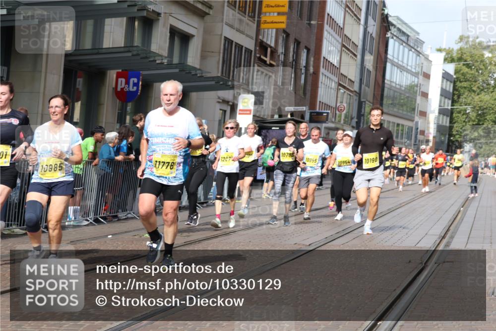 13.09.2026 - 21. swb-Marathon Bremen Strokosch-Dieckow http://msf.ph/oto/10330129 13.09.2026 11:02:36 Ziel 10185, 10190, 10296, 10633, 10715, 10731, 10783, 10945, 10954, 10955, 10985, 11095, 11096, 11107, 11313, 11564, 11697, 11701, 11719, 11730, 11776, 11785, 12071, 12247, 12421, 12432, 12448, 12451, 12465, 12483, 10153, 10154, 10273, 10274, 10278, 10331, 10338, 10738, 10885, 10915, 10943, 11137, 11261, 11505, 11508, 11526, 11554, 11662, 11853, 11886, 11890, 11945, 12154, 12169, 12252, 12429, 12489 meine-sportfotos.de