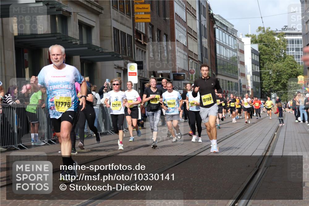 13.09.2026 - 21. swb-Marathon Bremen Strokosch-Dieckow http://msf.ph/oto/10330141 13.09.2026 11:02:36 Ziel 10185, 10190, 10296, 10633, 10715, 10731, 10783, 10945, 10954, 10955, 10985, 11095, 11096, 11107, 11313, 11564, 11697, 11701, 11719, 11730, 11776, 11785, 12071, 12247, 12421, 12432, 12448, 12451, 12465, 12483, 10153, 10154, 10273, 10274, 10278, 10331, 10338, 10738, 10885, 10915, 10943, 11137, 11261, 11505, 11508, 11526, 11554, 11662, 11853, 11886, 11890, 11945, 12154, 12169, 12252, 12429, 12489 meine-sportfotos.de