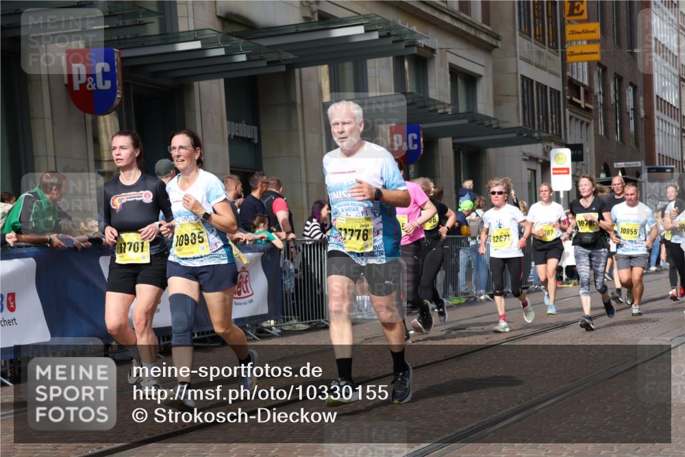 13.09.2026 - 21. swb-Marathon Bremen Strokosch-Dieckow http://msf.ph/oto/10330155 13.09.2026 11:02:37 Ziel 10185, 10190, 10296, 10633, 10715, 10731, 10783, 10945, 10954, 10955, 10985, 11095, 11096, 11107, 11313, 11564, 11697, 11701, 11719, 11730, 11776, 11785, 12071, 12247, 12421, 12432, 12448, 12451, 12465, 12483, 10153, 10154, 10273, 10274, 10278, 10331, 10338, 10738, 10885, 10915, 10943, 11137, 11261, 11505, 11508, 11526, 11554, 11662, 11853, 11886, 11890, 11945, 12154, 12169, 12252, 12429, 12451, 12489 meine-sportfotos.de
