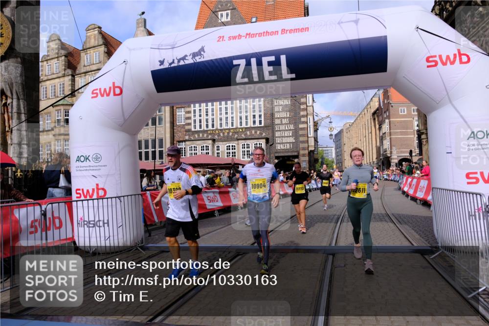 13.09.2026 - 21. swb-Marathon Bremen Tim E. http://msf.ph/oto/10330163 13.09.2026 11:03:40 Ziel 10092, 10150, 10187, 10237, 10309, 10724, 10904, 11211, 11411, 11598, 11773, 11830, 12068, 12184, 12185, 12611 meine-sportfotos.de